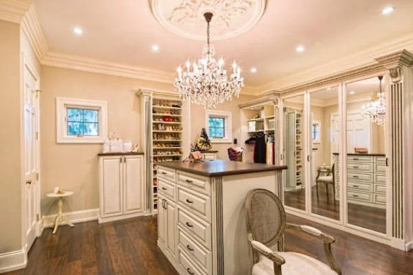 Chandeliers: Luxury Illumination, Timeless Elegance